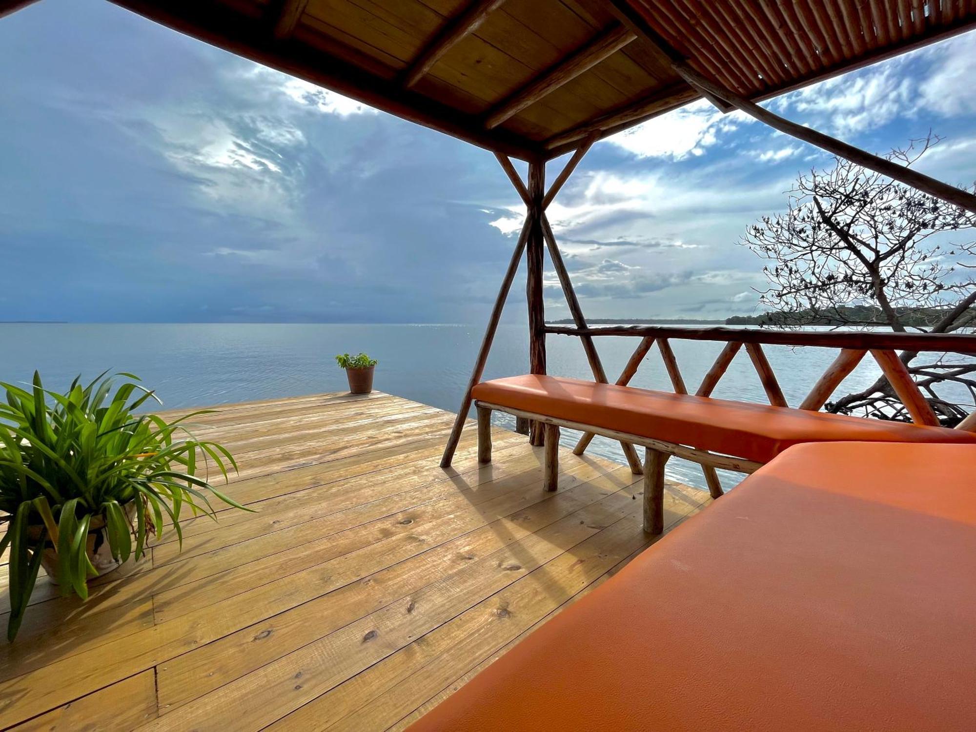 Urraca Monkey Island Eco Resort (Adults Only) Punta Laurel Exterior photo