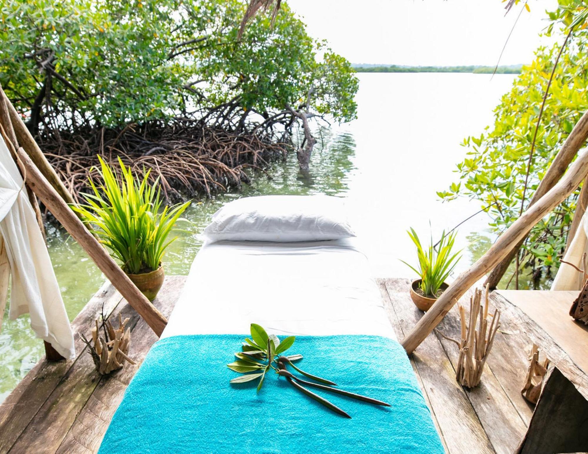 Urraca Monkey Island Eco Resort (Adults Only) Punta Laurel Exterior photo